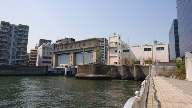 写真４．亀島川水門