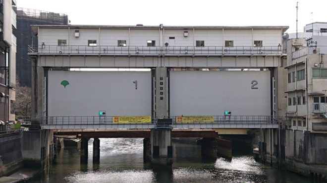 写真２．日本橋川水門