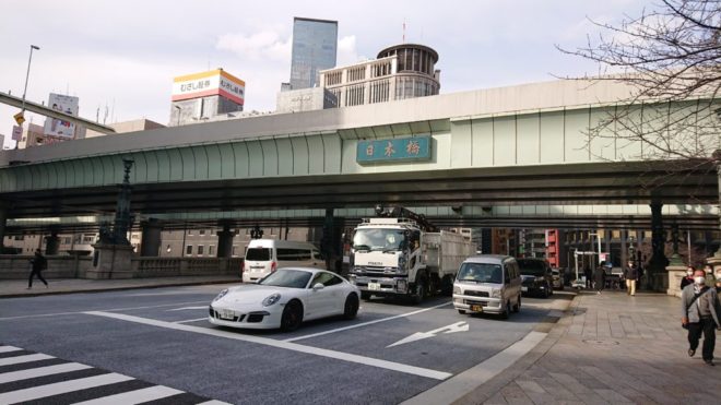 写真２．日本橋の舗装面