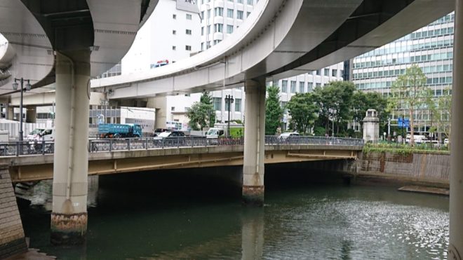 写真９．一石橋：日本橋川左岸上流側から撮影
