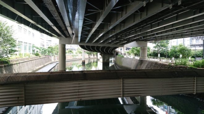 写真54．鎌倉橋から下流を臨む