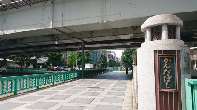 写真59．神田橋の舗装面