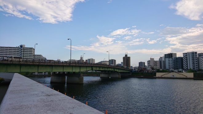 写真２．新神谷橋（隅田川第１番橋）