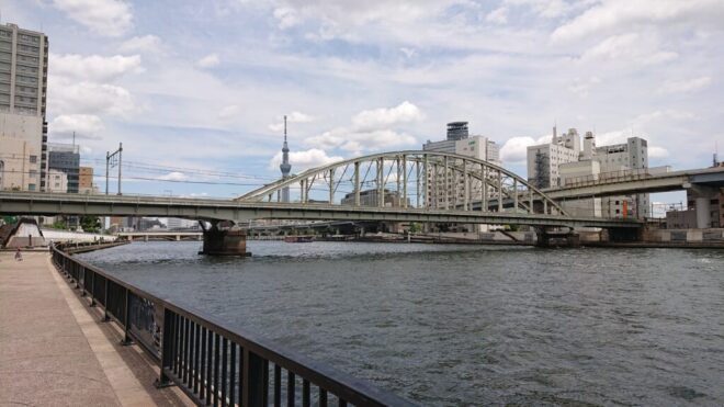 写真37．JR総武本線隅田川橋梁：隅田川右岸下流側から撮影