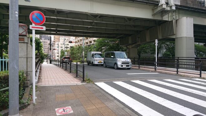 写真14．新川橋の舗装面
