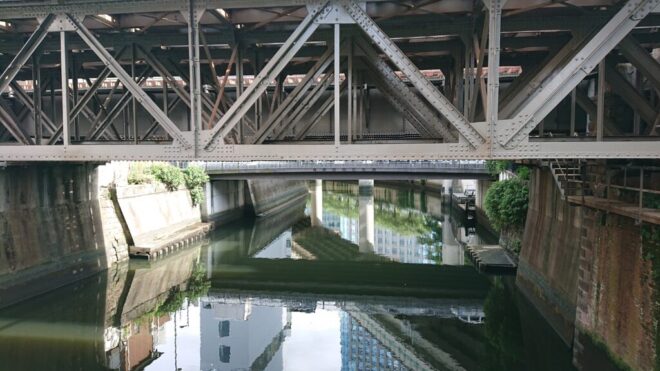 写真30．三崎橋から下流を臨む