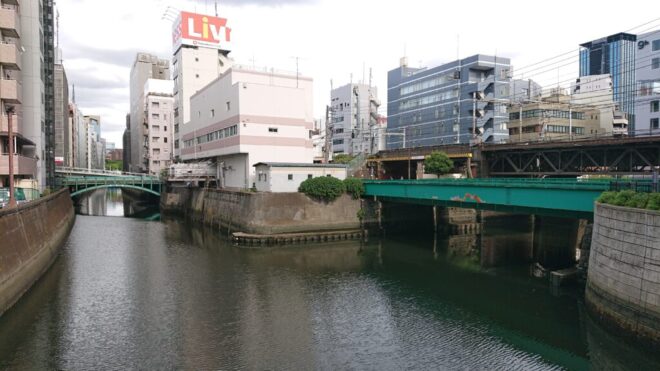 写真８．小石川橋から神田川下流を臨む