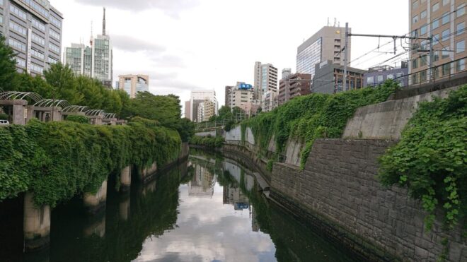 写真24．水道橋から神田川下流を臨む