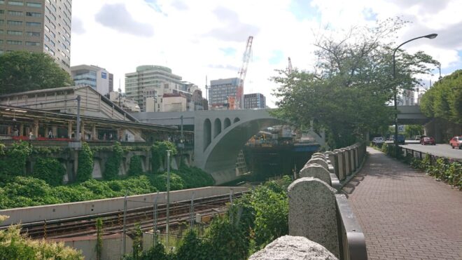 写真18．東京メトロ丸の内線神田川架川橋：神田川左岸から撮影