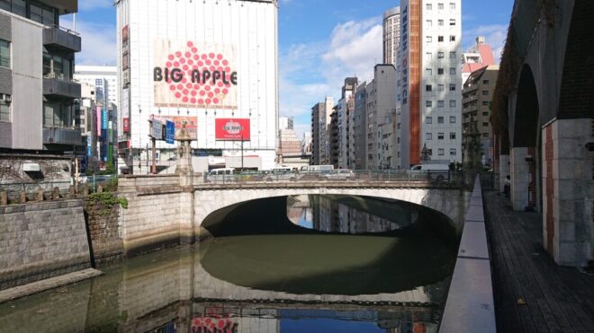 写真１．万世橋：神田川右岸上流側から撮影