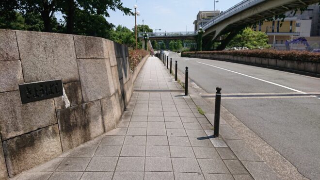 写真９．京橋の舗装面
