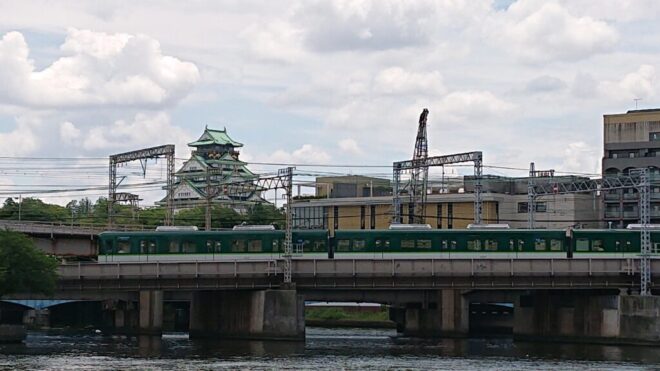 写真19．大阪城天守閣と京阪電鉄