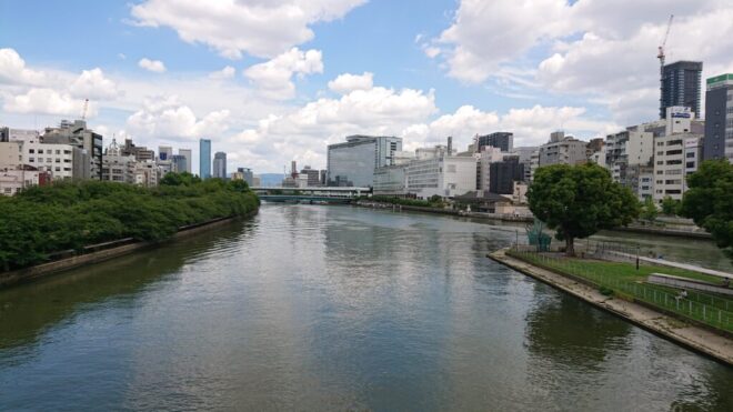写真43．天神橋から堂島川・大川上流を臨む