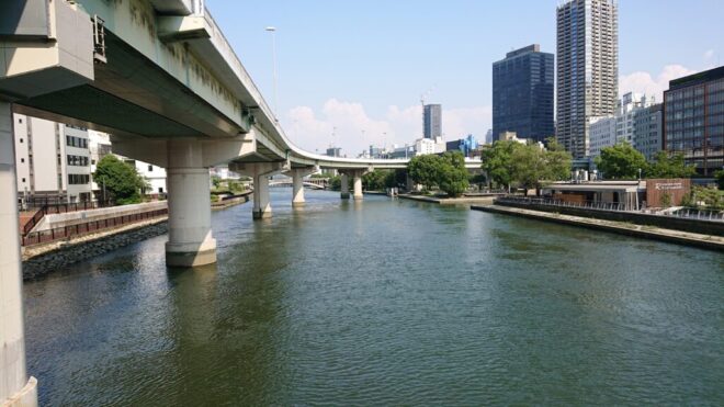 写真14．難波橋から堂島川上流を臨む