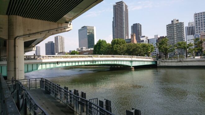 写真30．鉾流橋：堂島川右岸下流側から撮影
