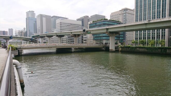 写真７．渡辺橋：堂島川左岸（中之島）上流側から撮影