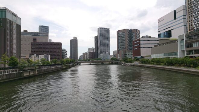 写真16．田簑橋から堂島川下流を臨む