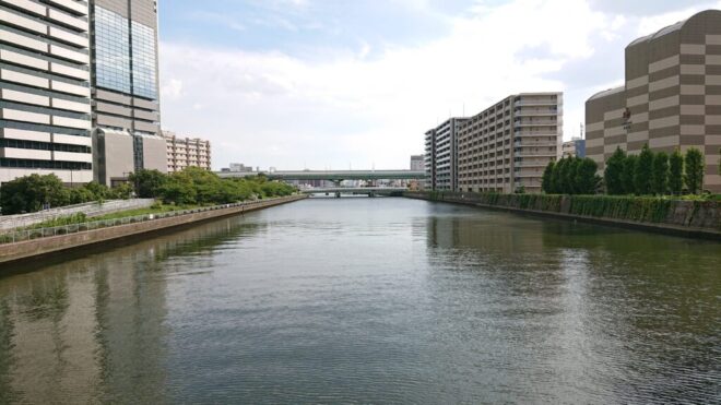 写真36．堂島大橋から堂島川下流を臨む