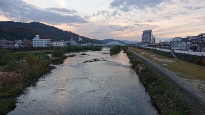 写真３．吉井川：今津屋橋から上流を撮影