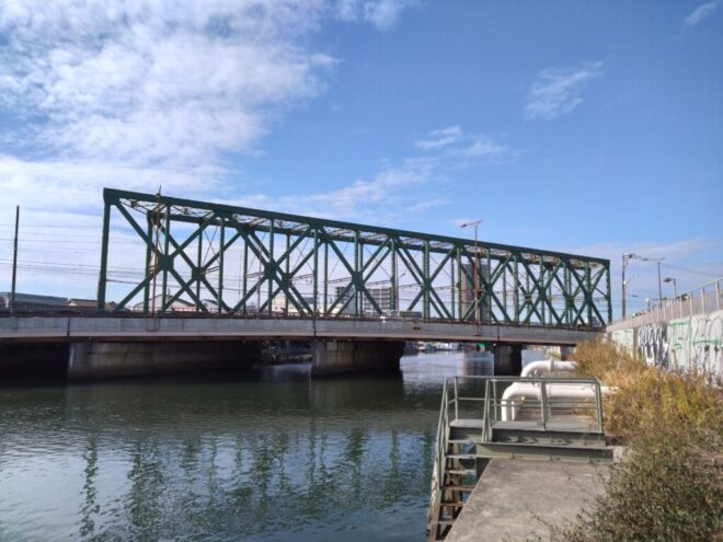 写真18．岩崎橋：尻無川右岸上流側から撮影