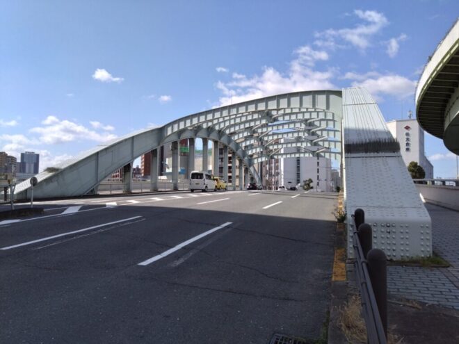 写真４．昭和橋の舗装面
