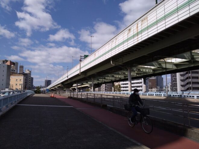 写真14．木津川大橋の車道・歩道（下流側）