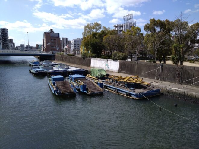 写真39．川の清掃船：松島橋から撮影