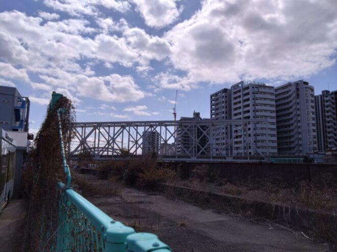 写真11．JR大阪環状線木津川橋梁：木津川左岸から撮影