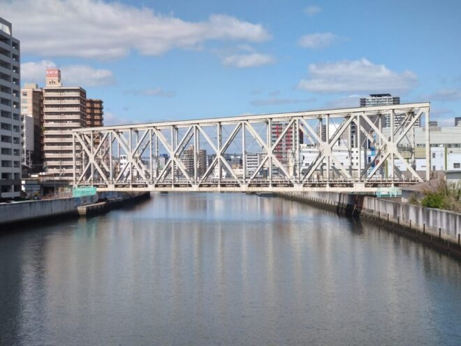 写真10．JR大阪環状線木津川橋梁：大浪橋（下流側）から撮影